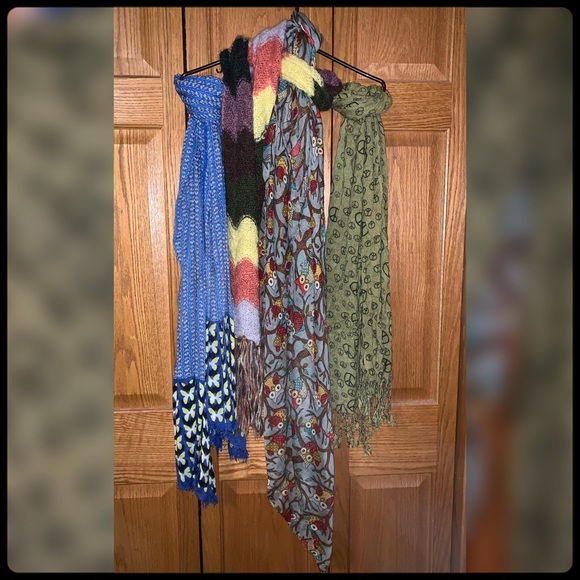 Bundle of four scarves - Picture 3 of 10
